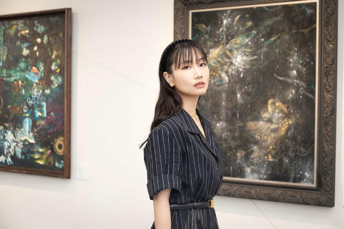絵画 aoia 大塚愛が20周年の節目に初の個展開催、数年前から油絵など制作「個性を