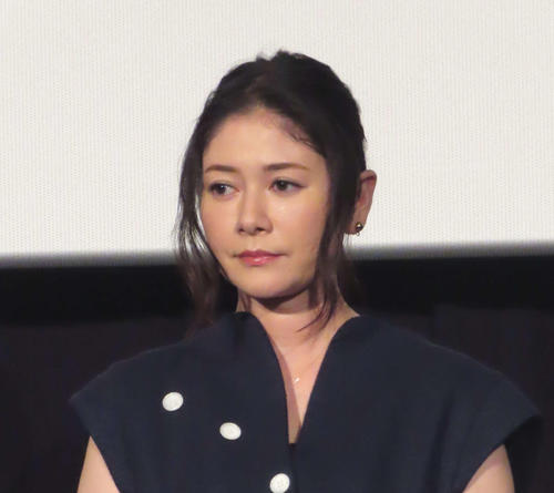 真木よう子「セクシーショット？」笑顔写真にファン安堵「お元気そうで！」
