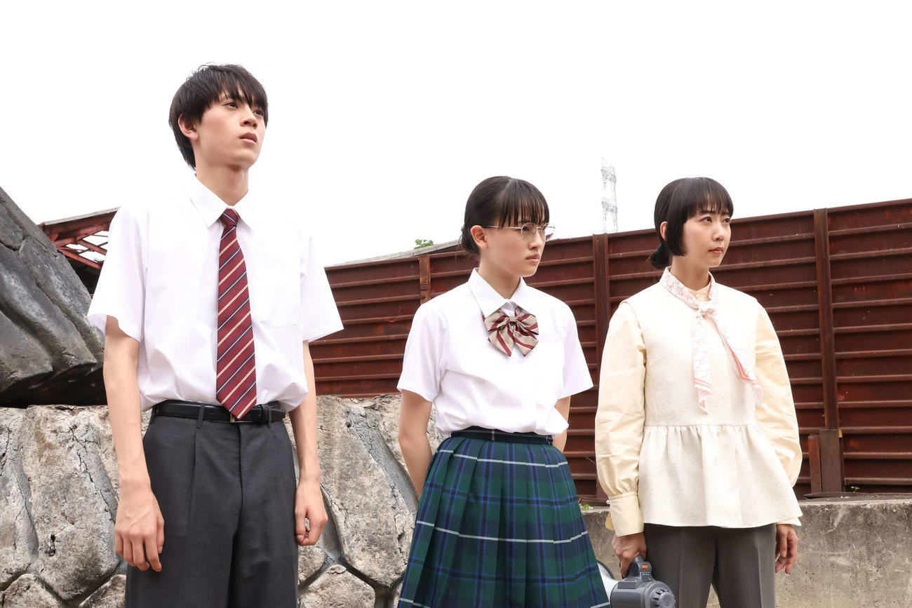 フジテレビ系「ビリオン×スクール」より左から水沢林太郎、上坂樹里、木南晴夏（C）フジテレビ