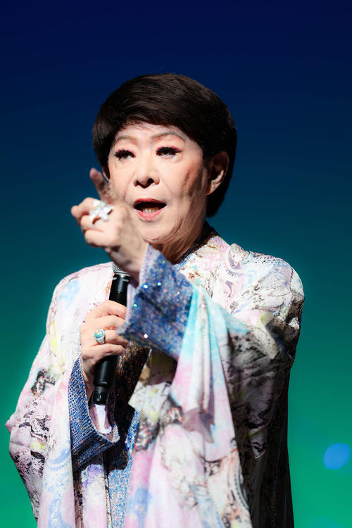 美川憲一「演奏を聴いて感動で涙出たのは初めて」新曲はGLAYのTAKUROとB’z松本孝弘