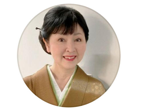 西崎緑、桑江知子と立会川の坂本龍馬像の前でツーショット「風情があって、すてきな町」
