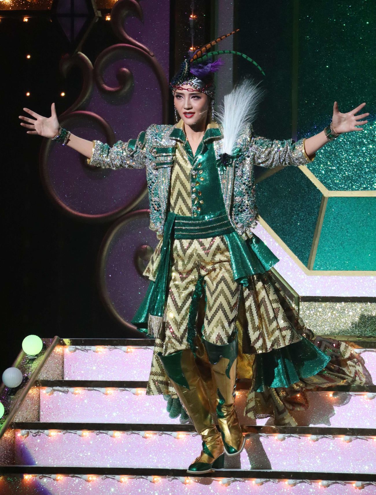 宙組特別公演「Le Grand Escalier－ル・グラン・エスカリエ－」に出演するトップ芹香斗亜