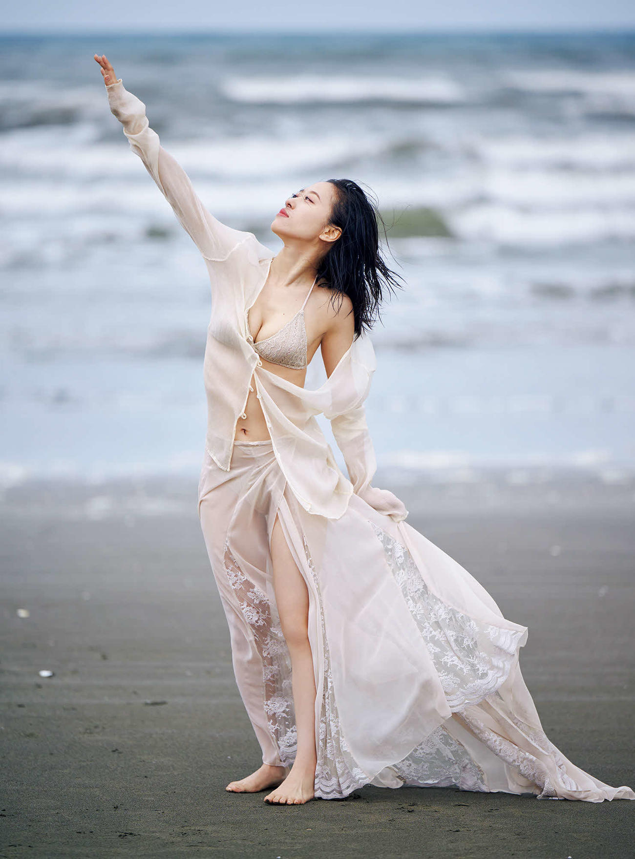 モーニング娘。’24の小田さくら写真集「SAKURA FLOW」の本人お気に入りカット　撮影：熊谷貫／ワニブックス刊
