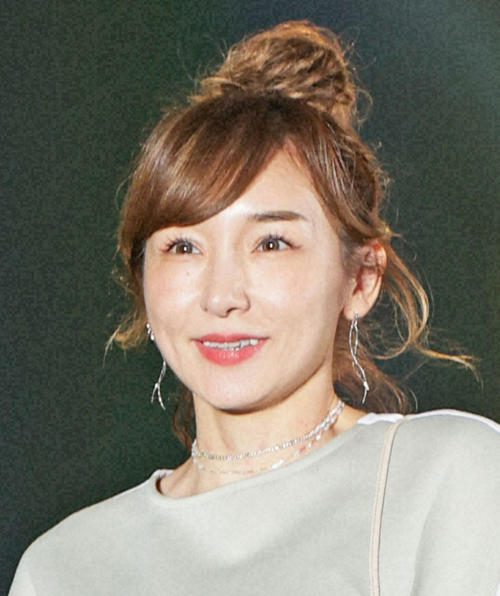 元モー娘36歳歌手「12歳の娘と洋服をシェア」に驚きの声「どれだけスタイルいいの」
