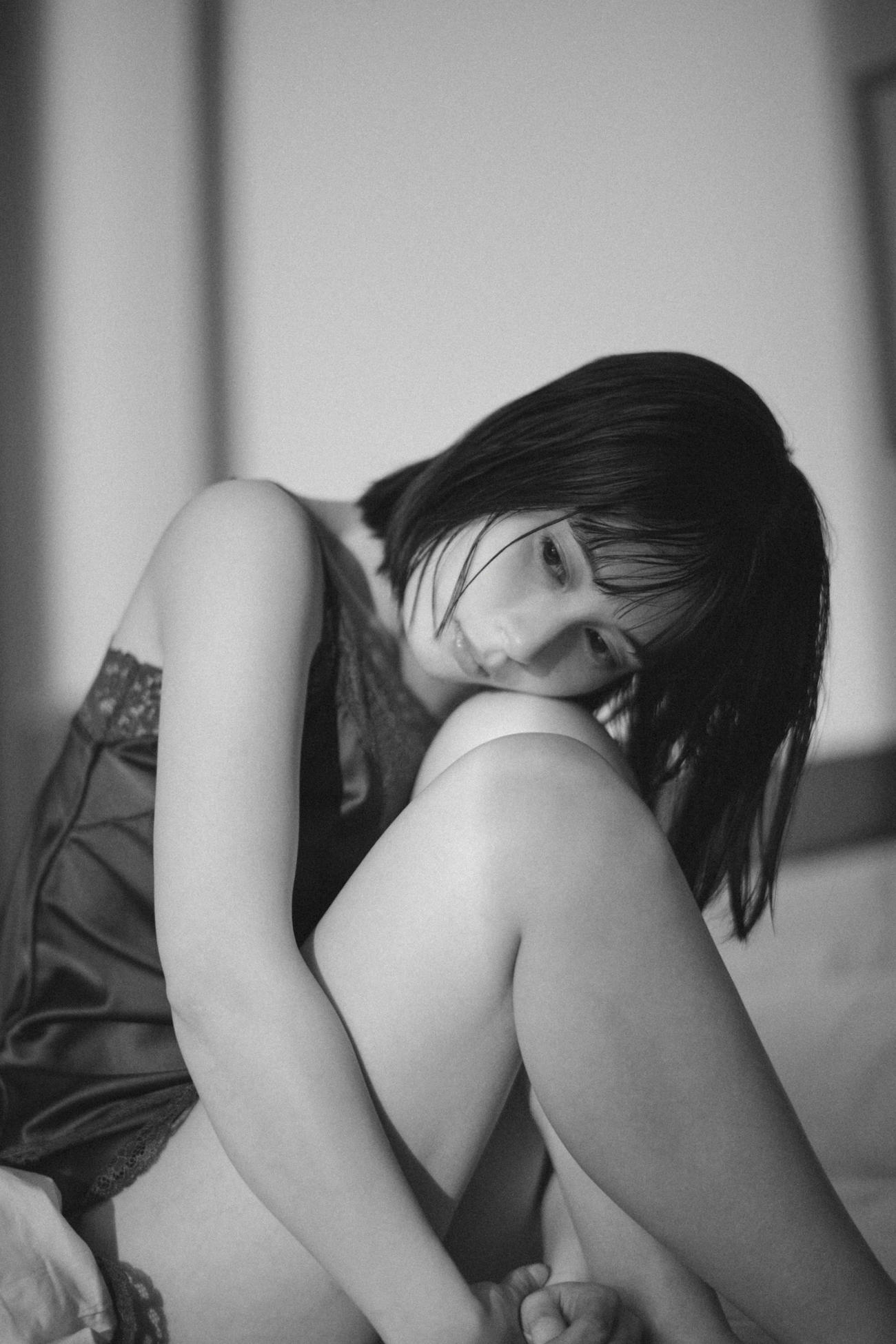 大久保桜子写真集「人　隣」（東京ニュース通信社刊）撮影／前康輔