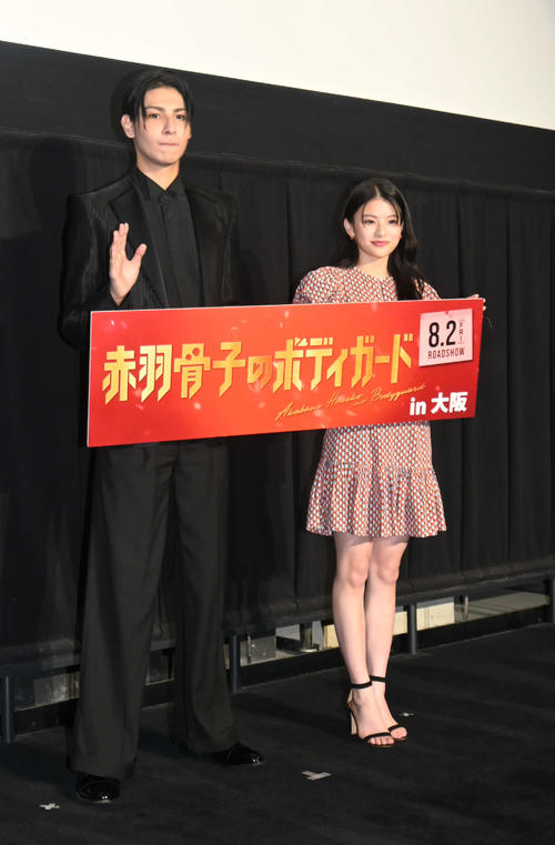Snow Manラウール「おい、おい」主演映画で大阪サプライズ登場「リアル高校生活みたい」
