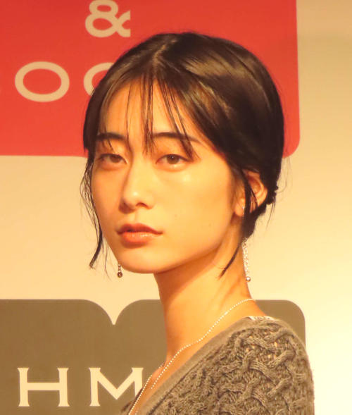 ExWHYZのmikinaが人生初記者会見に緊張「黒歴史にならないようにしたい」写真集発売