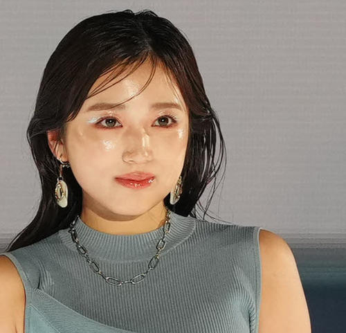 矢吹奈子「ONCEしてきた」TWICEライブ参戦ショットに「オタ奈子かわいいwww」