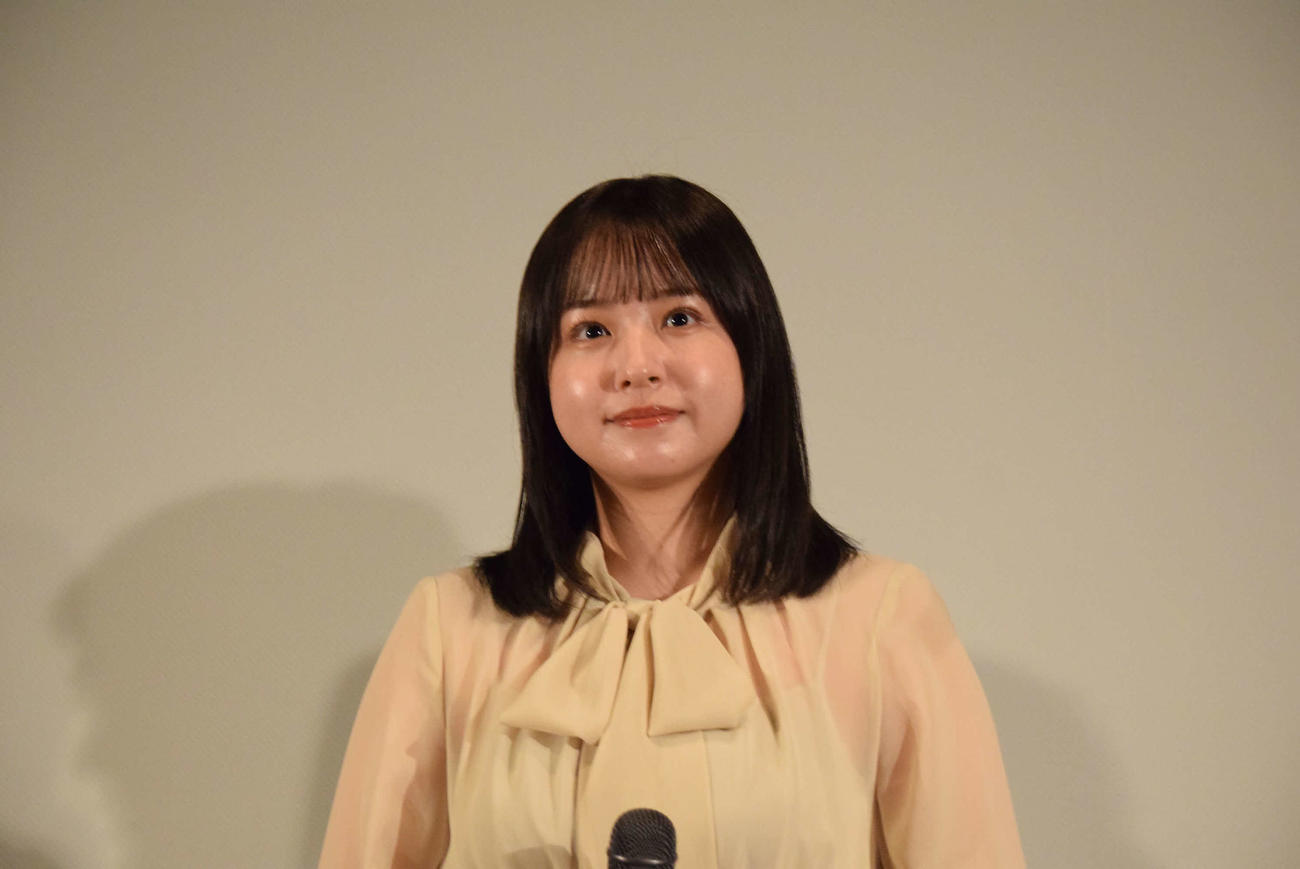映画「私が俺の人生！？」の舞台あいさつに登場した近藤里奈（撮影・阪口孝志）