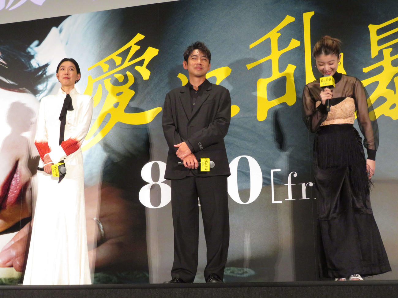 映画「愛に乱暴」完成披露上映会に登壇した、左から江口のりこ、小泉孝太郎、馬場ふみか（撮影・村上幸将）