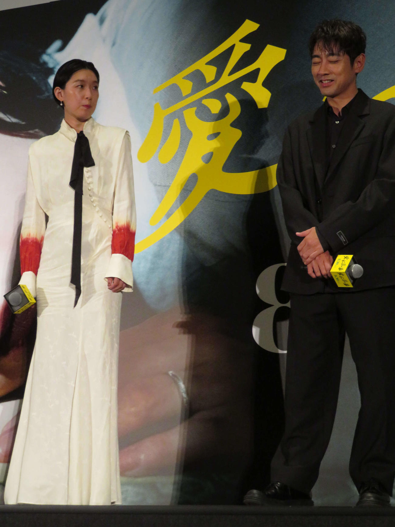 映画「愛に乱暴」完成披露上映会に登壇した江口のりこと小泉孝太郎（撮影・村上幸将）