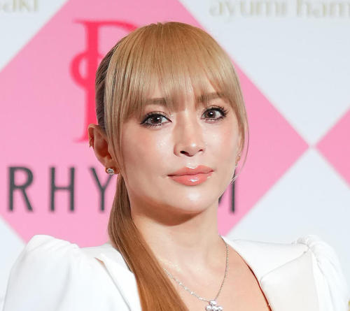 浜崎あゆみ、原因不明の激痛に困惑「立ち上がるのも座るのも出来ない」