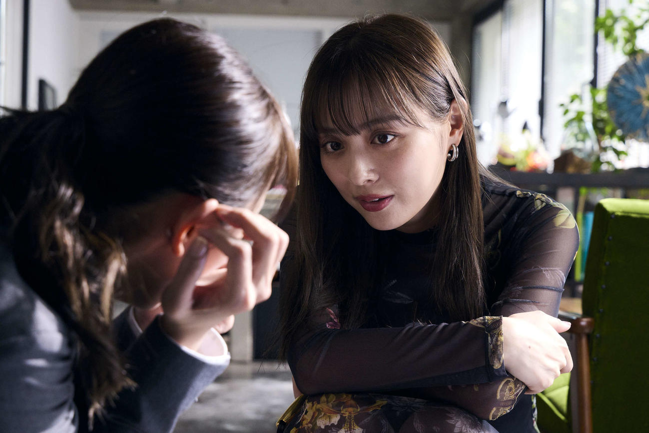 ドラマ「嗤う淑女」で主演を務める内田理央
