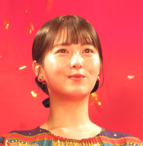 浜辺美波「顔に特徴がない」中学時代のコンプレックス語る「幸薄そうだから病人の役が多かった」