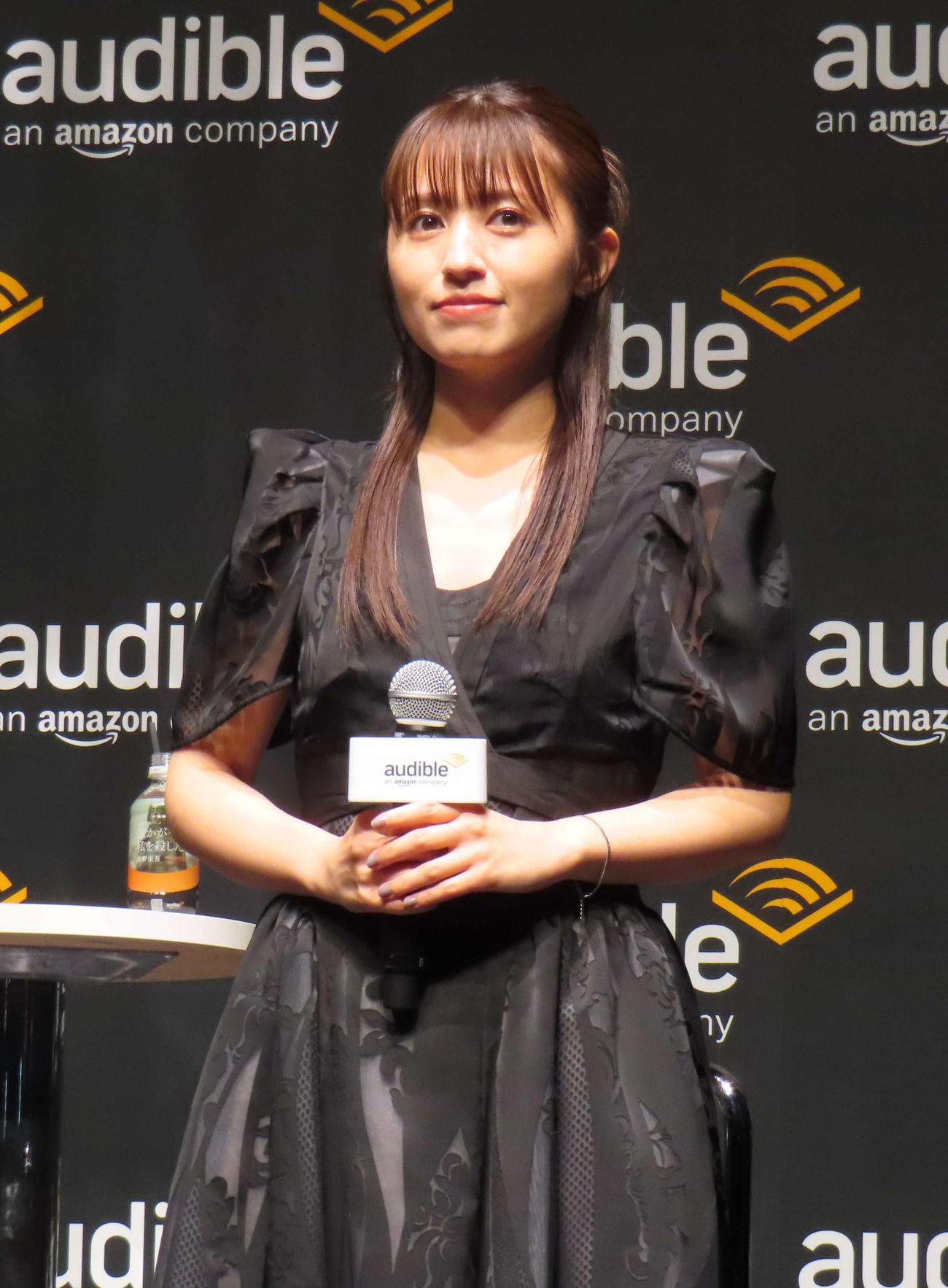 「誰かが私を殺した」完成披露発表会に登壇した逢田梨香子