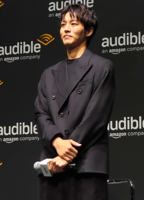 松坂桃李が東野圭吾作品を朗読「怖さもあった」高橋克典は“息”で芝居も「全て切られました」
