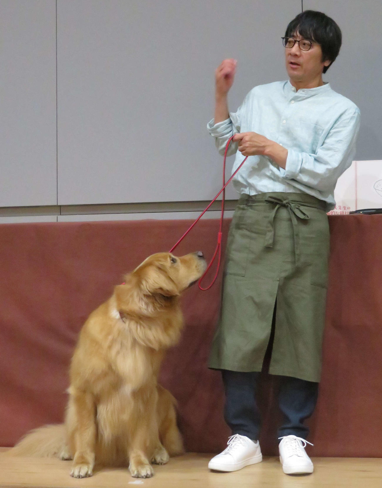 MBSドラマ「三ツ矢先生の計画的な餌付け。」制作報告会見に登壇した山崎まさよしとフリト（撮影・村上幸将）