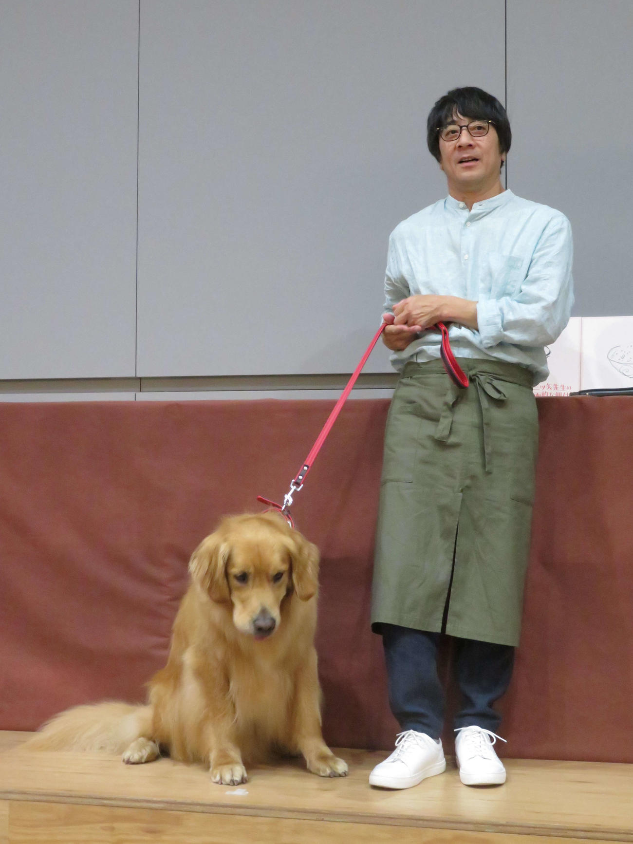 MBSドラマ「三ツ矢先生の計画的な餌付け。」制作報告会見に登壇した山崎まさよしとフリト（撮影・村上幸将）