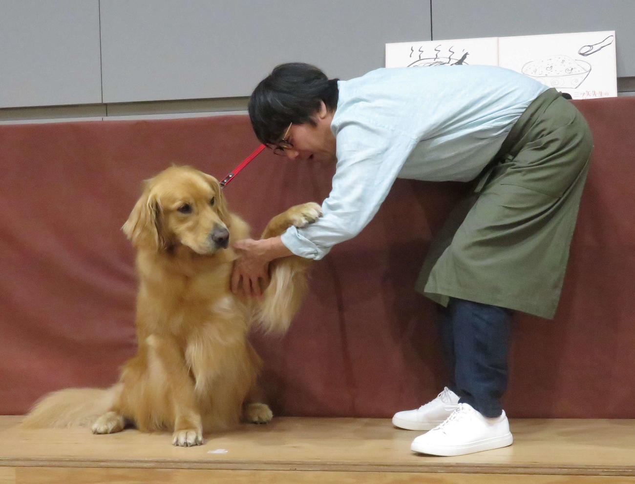 MBSドラマ「三ツ矢先生の計画的な餌付け。」制作報告会見に登壇した山崎まさよしとフリト（撮影・村上幸将）
