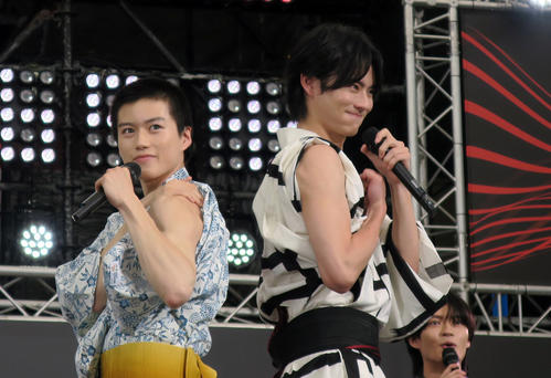 前田拳太郎、奥智哉が筋肉美披露「夜な夜な公園で刀振ったり」若手人気