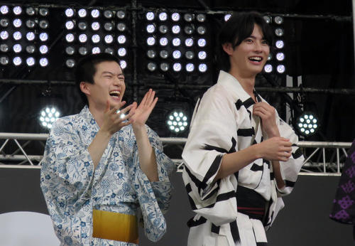 前田拳太郎、奥智哉が筋肉美披露「夜な夜な公園で刀振ったり」若手人気
