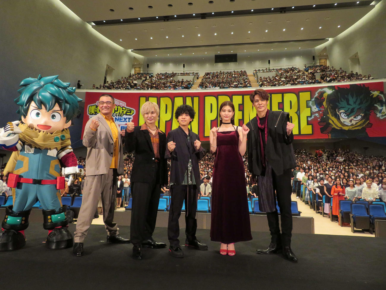 アニメ映画「僕のヒーローアカデミア　THE MOVIE　ユアネクスト」ジャパンプレミアに登壇した、左から緑谷出久、三宅健太、岡本信彦、山下大輝、生見愛瑠、宮野真守（撮影・村上幸将）