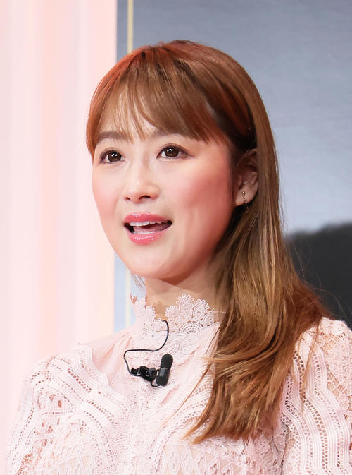 鈴木奈々、小顔すぎるインフルエンサーとのショットに「私の顔をアプリで小さく」画像加工を告白