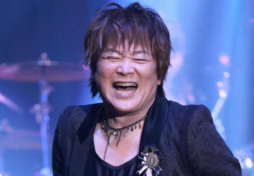 影山ヒロノブ、「レイジー」デビュー時メンバー写真披露「50周年はなんかやりたいね、レイジー」