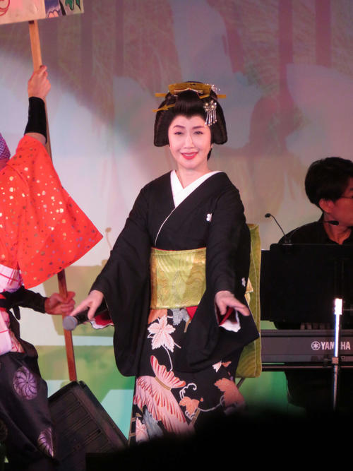 伍代夏子「やっぱり夏子（725）の日ですから」全13曲を披露「またお目にかかりたい」