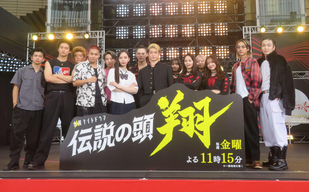 テレビ朝日「伝説の頭　翔」ファンミーティングに出席した、左から田中偉登、中川大輔、三浦〓（狩の守が僚のツクリ）太、菅生新樹、石山順征、井桁弘恵、簡秀吉、高橋文哉、志田こはく、関水渚、吉田伶香、森香澄、駒木根葵汰、カルマ
