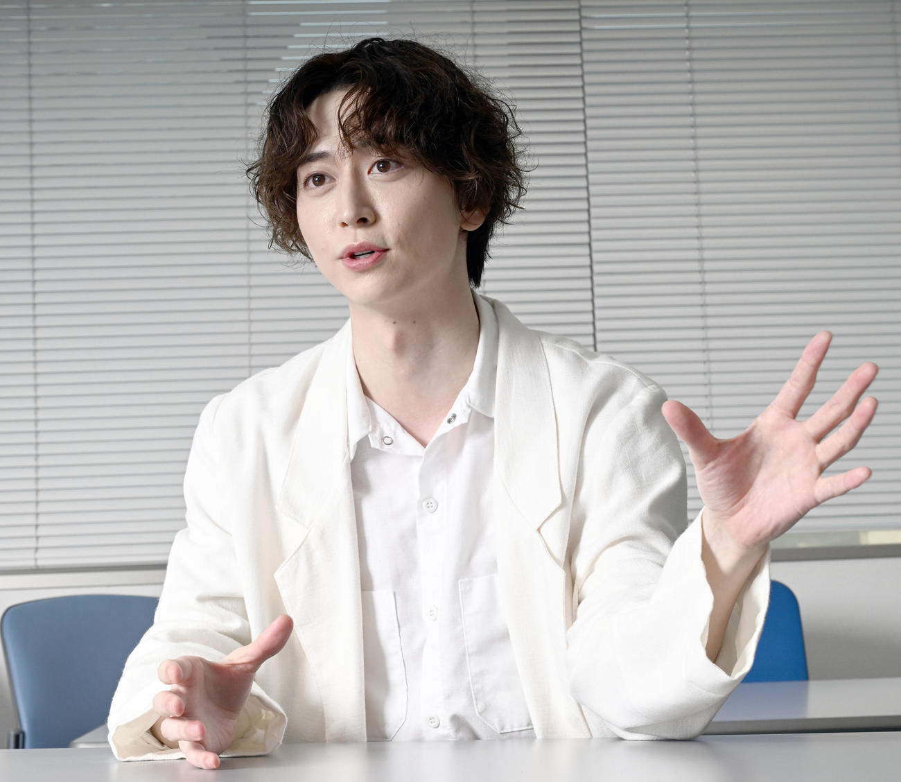 インタビューに答える俳優の池田匡志（撮影・千葉一成）
