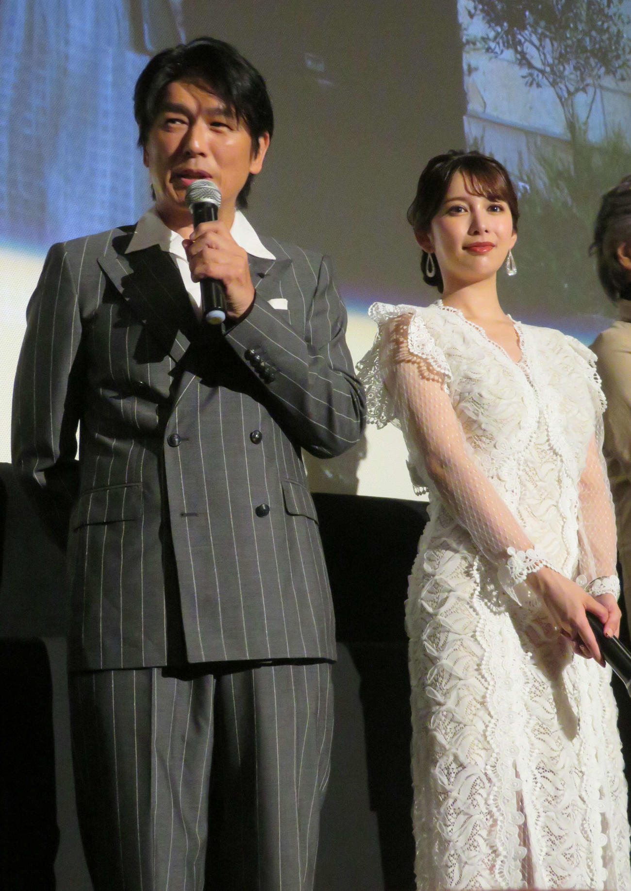 映画「乱歩の幻影」初日舞台あいさつに登壇した高橋克典（左）と結城モエ（撮影・村上幸将）