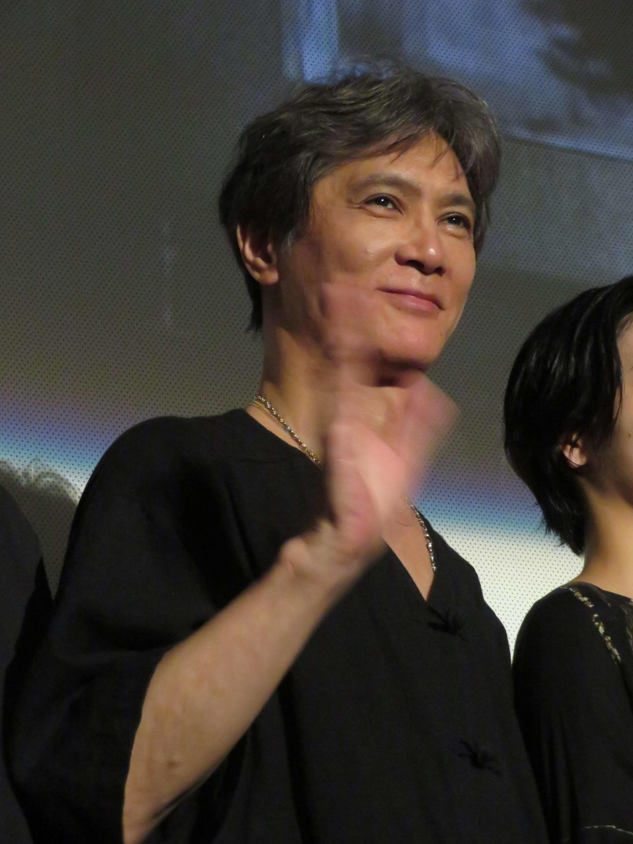 映画「乱歩の幻影」初日舞台あいさつで司会を務めた加藤雅也（撮影・村上幸将）