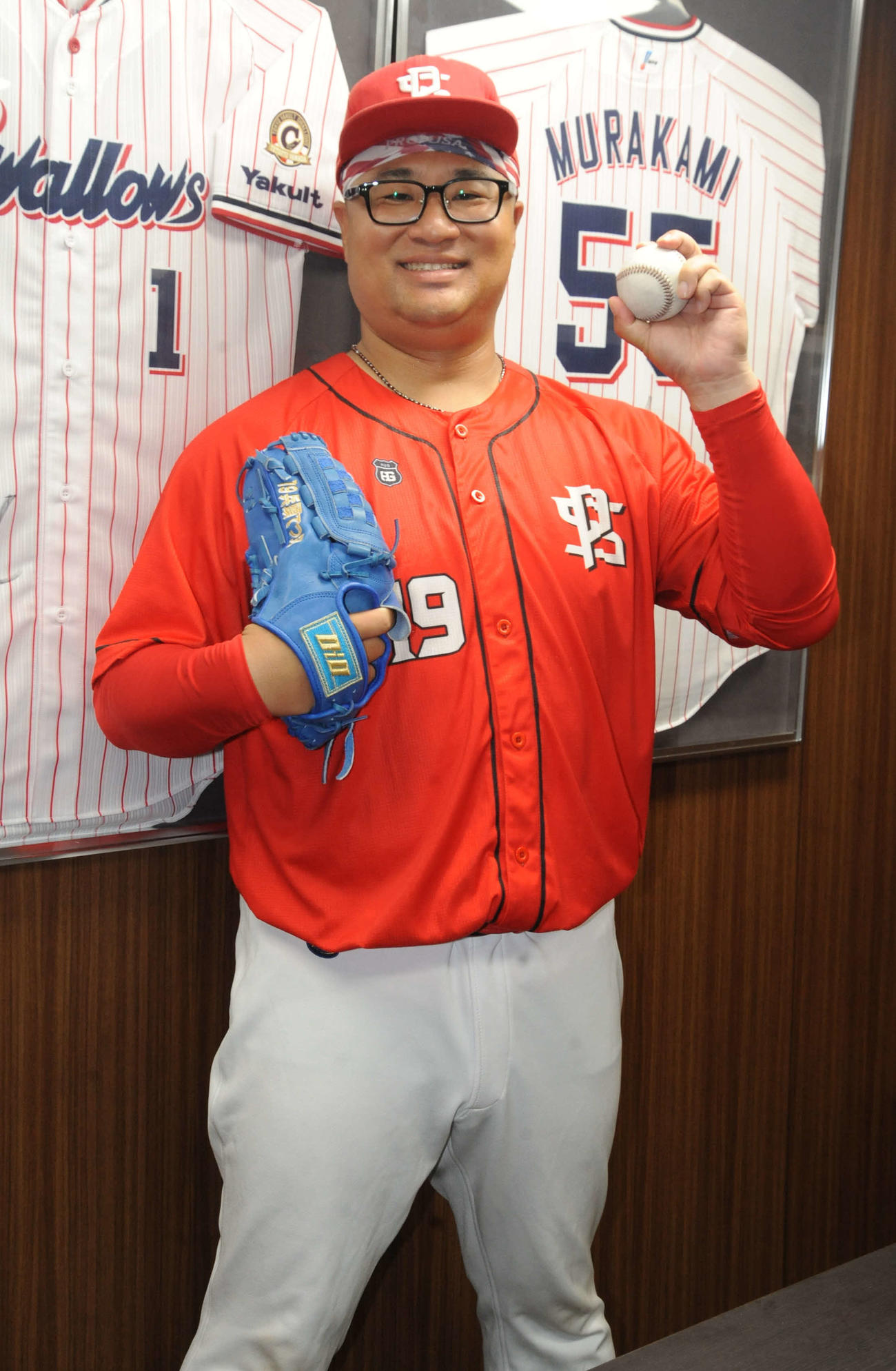 プロ野球ヤクルト－広島の始球式に登板した芸人で野球YouTuberの兵頭てつ兄（撮影・松尾幸之介）