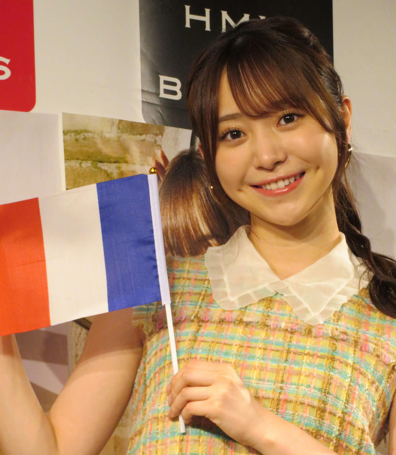 初写真集「Lucky DUCK」を発売記念イベントを行った、かとゆり