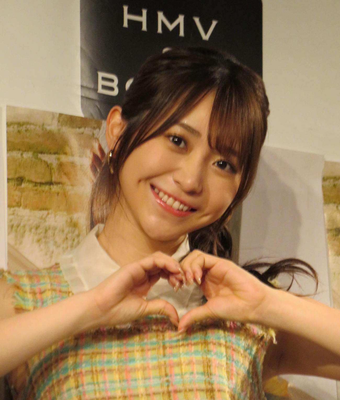 初写真集「Lucky DUCK」を発売記念イベントを行った、かとゆり