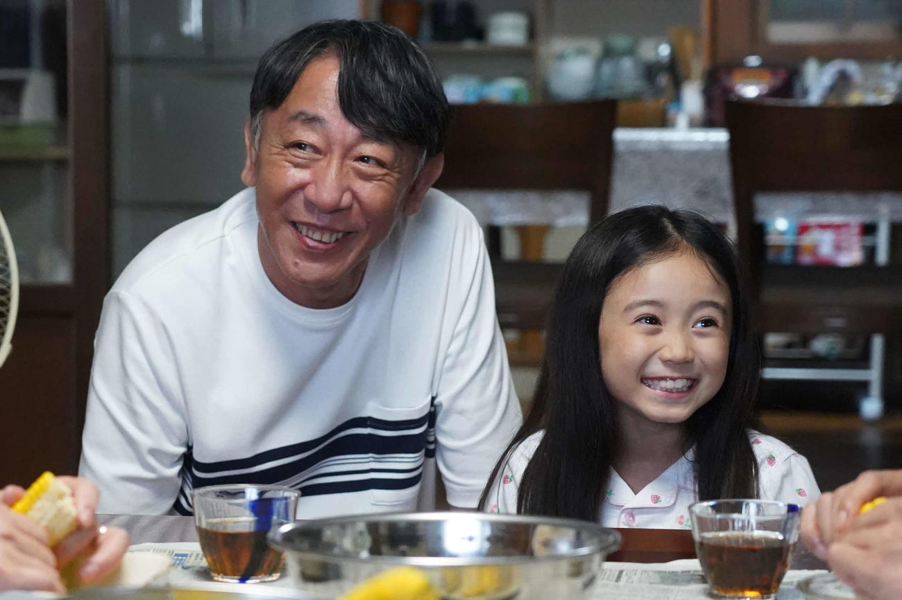 フジテレビ系「海のはじまり」より左から利重剛、泉谷星奈（C）フジテレビ