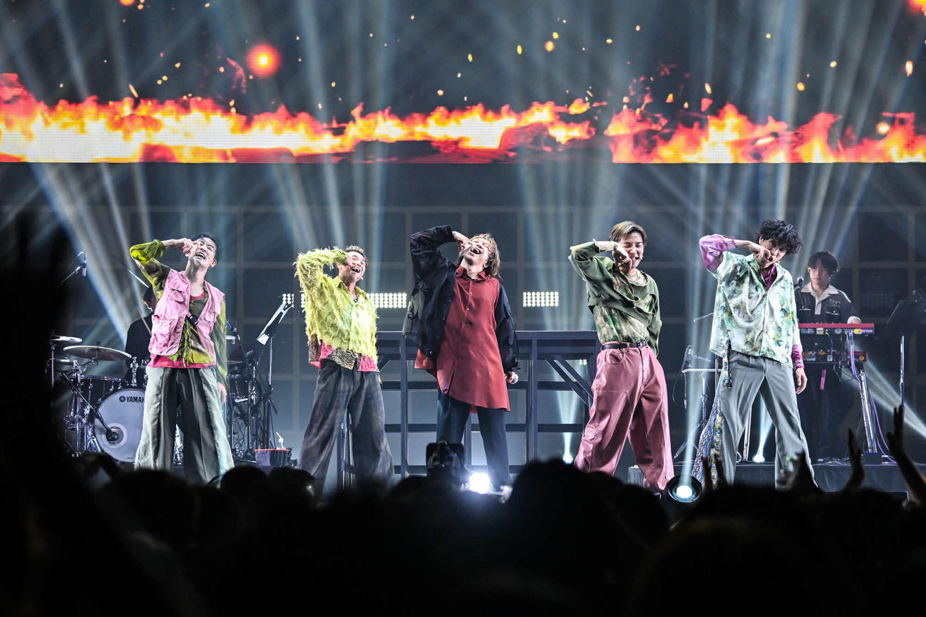 「s＊＊t kingz Fes 2024　ももたろう」でパフォーマンスを披露する、左からOguri、shoji、三浦大知、kazuki、NOPPO