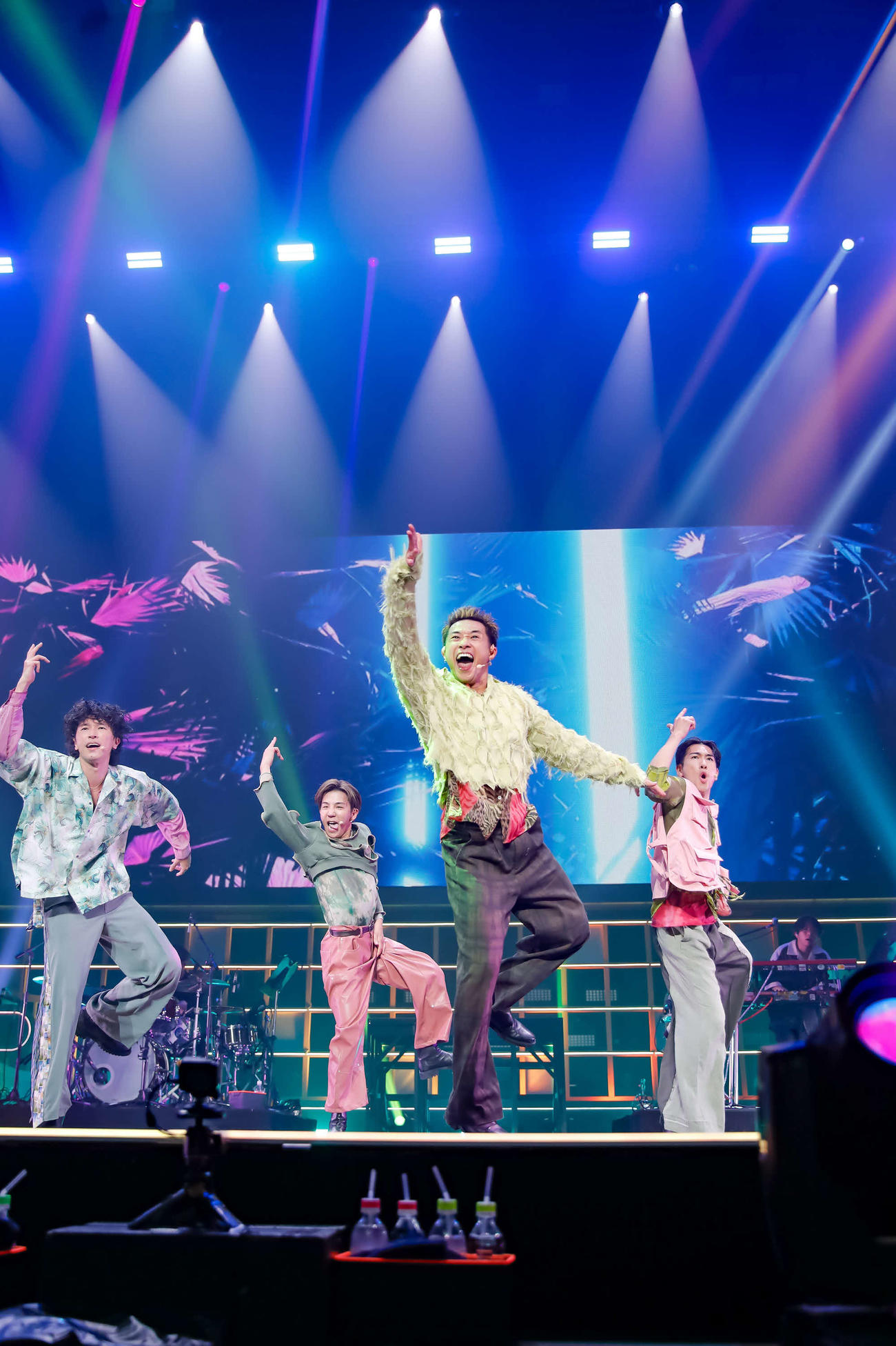 「s＊＊t kingz Fes 2024　ももたろう」でパフォーマンスを披露するs＊＊t kingz。左からNOPPO、kazuki、shoji、Oguri