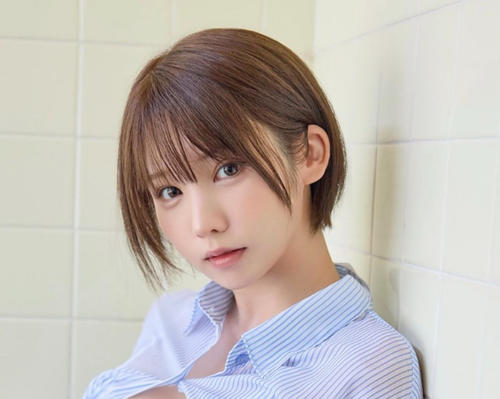 えなこ、新作写真集のカット披露　濡れシャツ姿に「えなこさんにします」「下乳は芸術だ！」