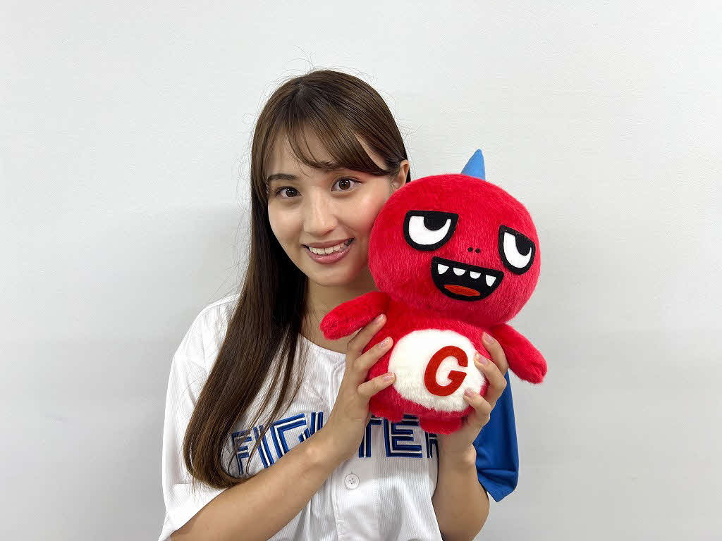 31日のイースタンリーグ日本ハム対千葉ロッテ戦で始球式を行う花咲楓香