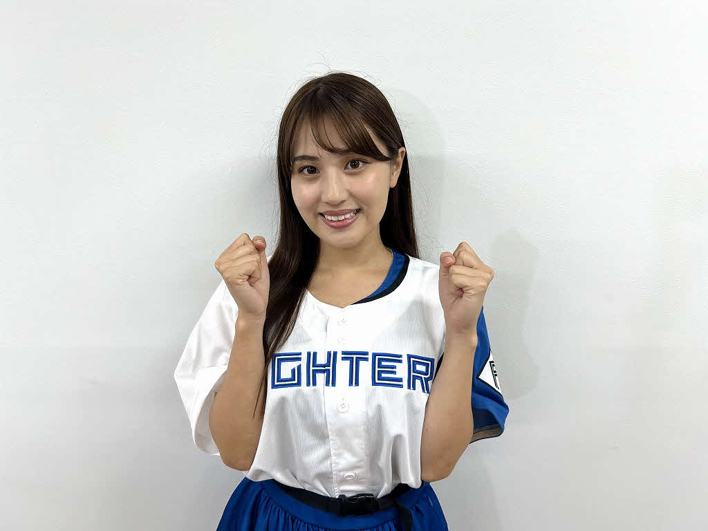 31日のイースタンリーグ日本ハム対千葉ロッテ戦で始球式を行う花咲楓香