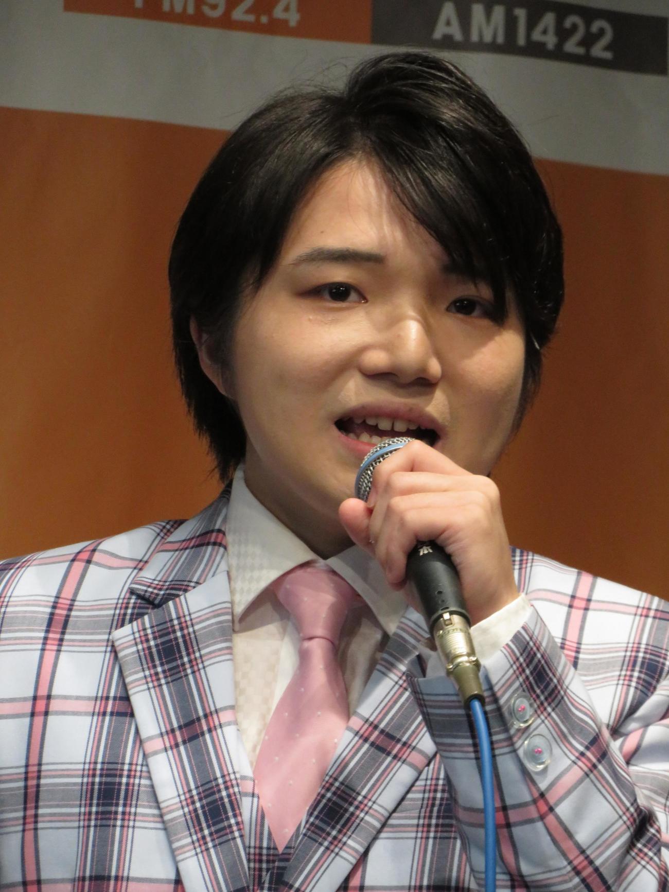 ラジオ日本「夏木ゆたかのホッと歌謡曲　熱唱！東京タワー歌謡劇場」の公開生放送に出演した小山雄大