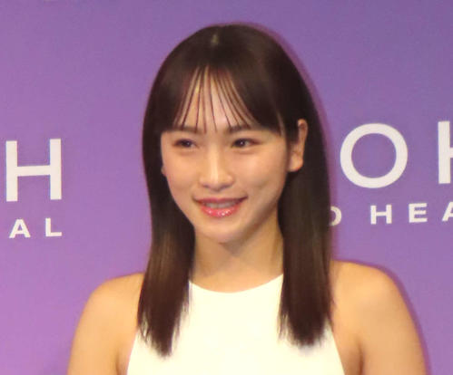 川栄李奈「千と千尋の神隠し」共演女優の仲良しショット投稿「私が撮る華優希がいつも大優勝」