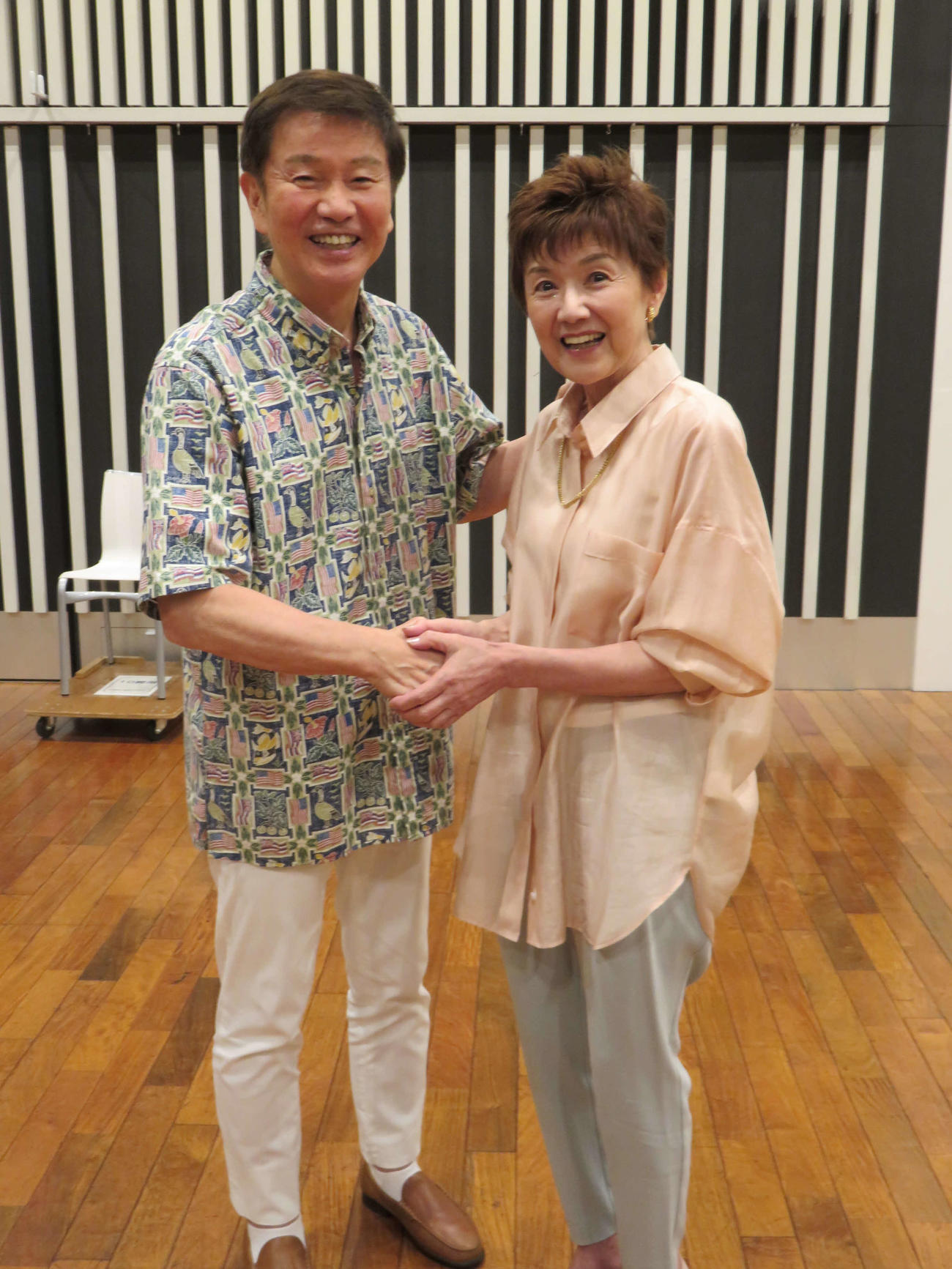 榊原るみ（左）と森田健作