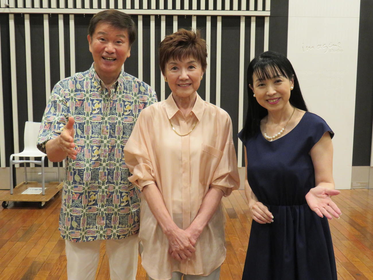 ニッポン「青春の勲章はくじけない心」の収録に参加した、左から森田健作、榊原るみ、西村知美
