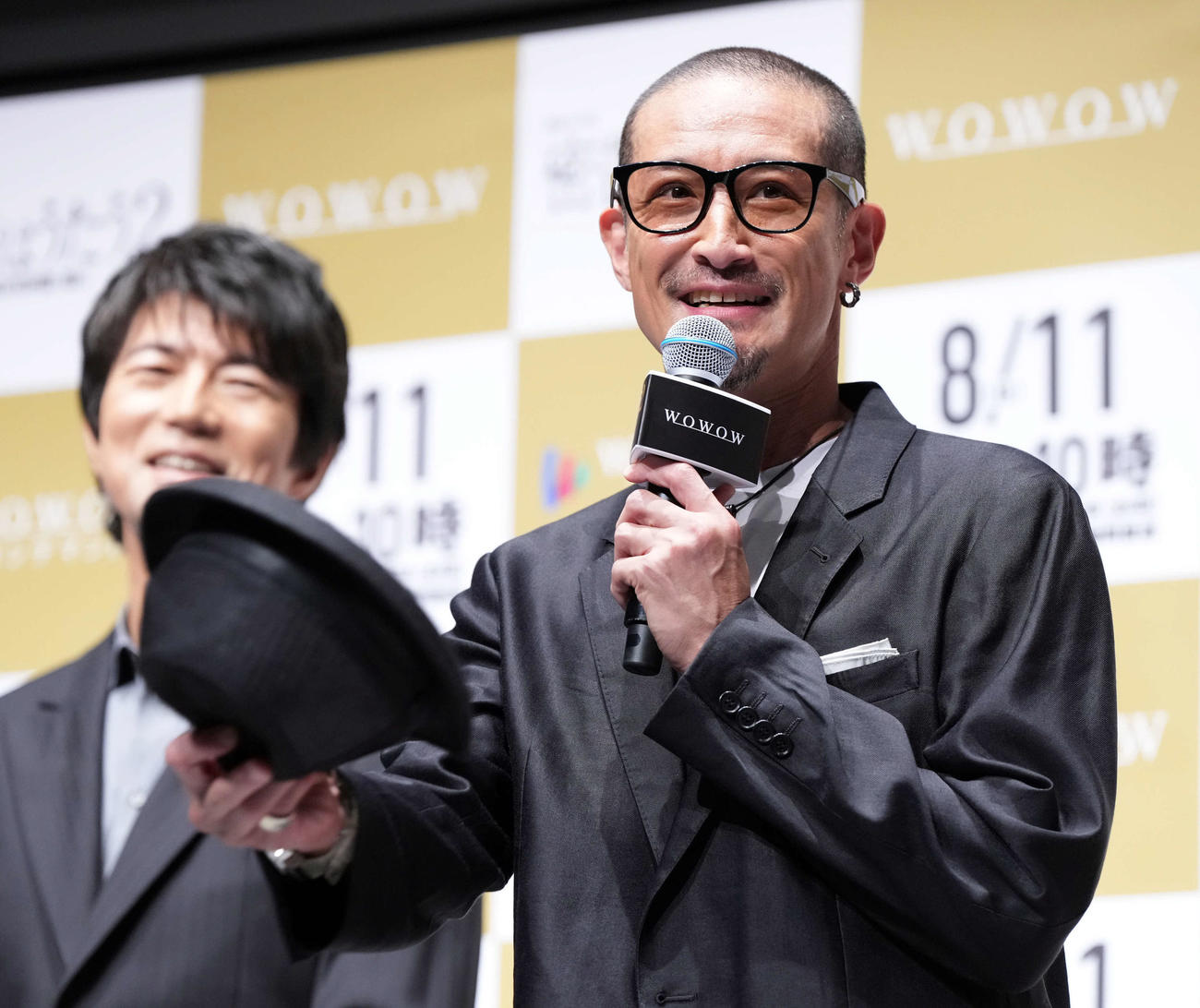 「密告はうたう2」の完成披露試写会舞台あいさつで丸刈り頭を披露した主演の松岡昌宏（撮影・たえ見朱実）