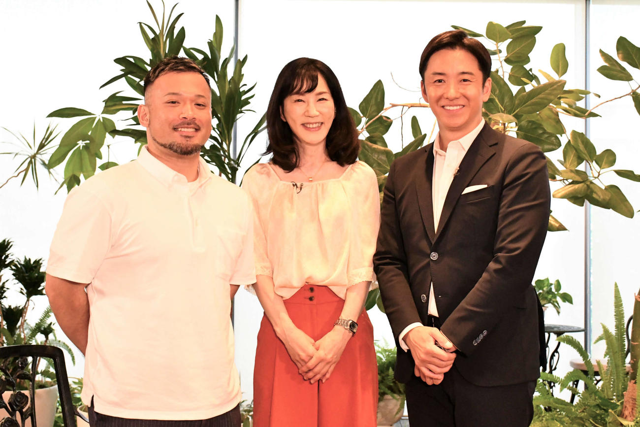 今吉晃一氏（左）、長島三奈さん（中）と対談した斎藤佑樹氏（C）ABCテレビ