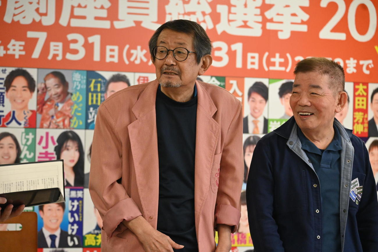 最年長81歳で「吉本新喜劇座員総選挙2024」にエントリーした池乃めだか（右）、吉本新喜劇の座員のしゃーやん（撮影・松浦隆司）