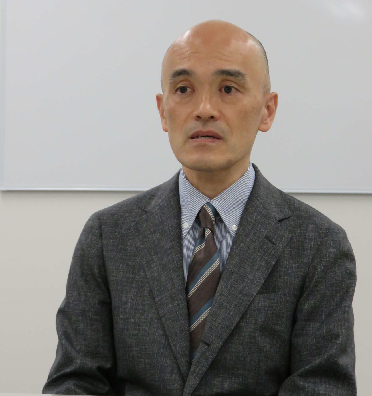 取材に応じた宝塚歌劇団の村上浩爾理事長（撮影・村上久美子）